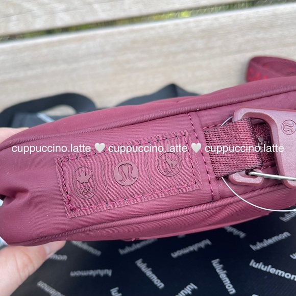 🍁NWT🇨🇦RARE Lululemon Team Canada 22 Future Legacy Crossbody Bag in Red Merlot - Picture 9 of 10
